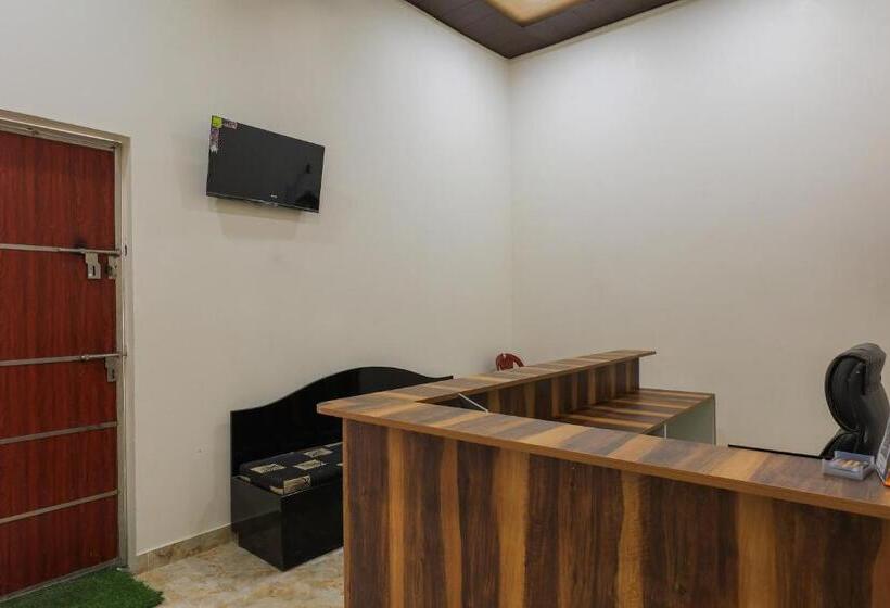 ホテル Oyo Flagship 86725 Chauhan