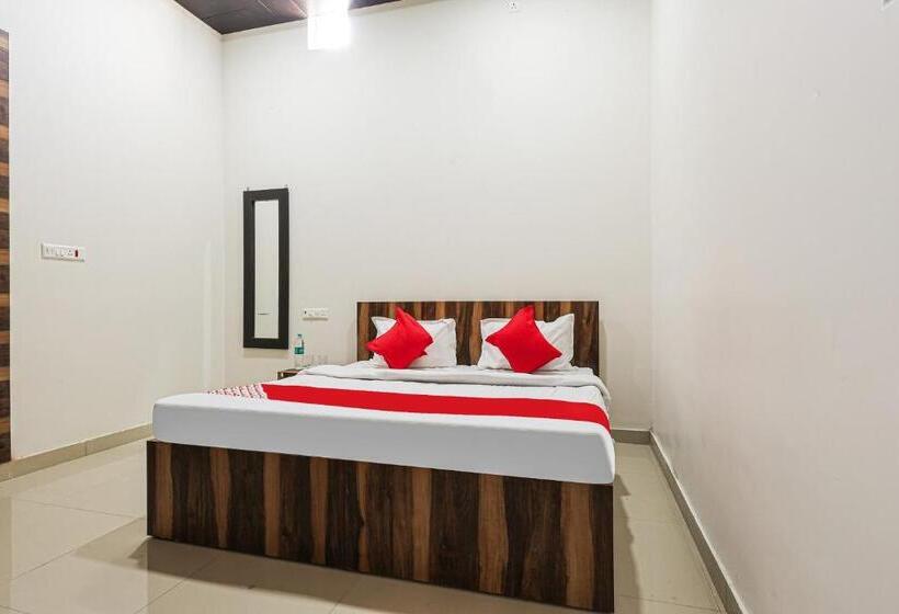ホテル Oyo Flagship 86725 Chauhan