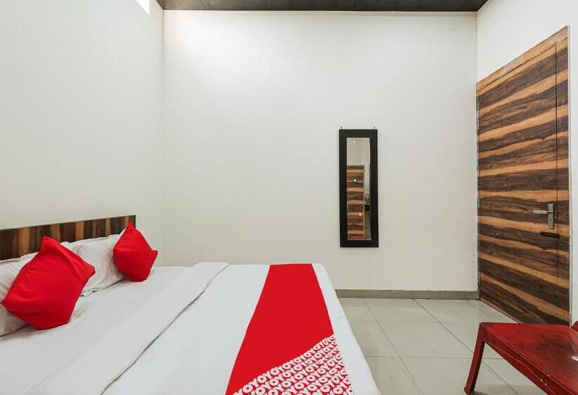 ホテル Oyo Flagship 86725 Chauhan