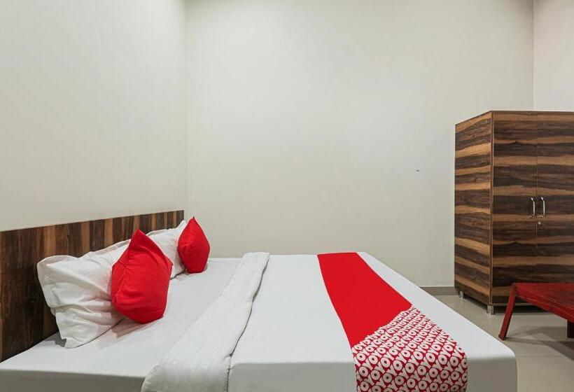 ホテル Oyo Flagship 86725 Chauhan