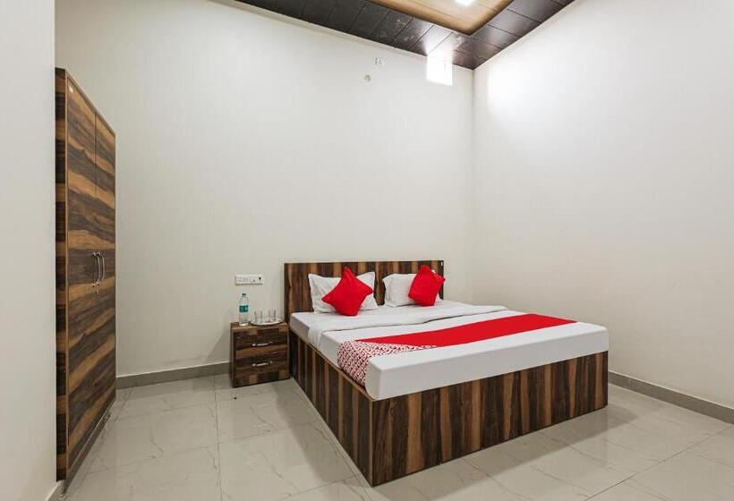 ホテル Oyo Flagship 86725 Chauhan