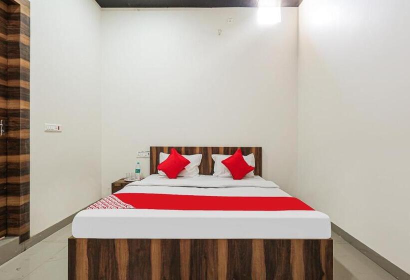 ホテル Oyo Flagship 86725 Chauhan