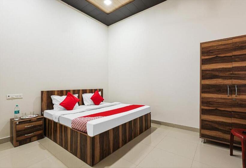 ホテル Oyo Flagship 86725 Chauhan