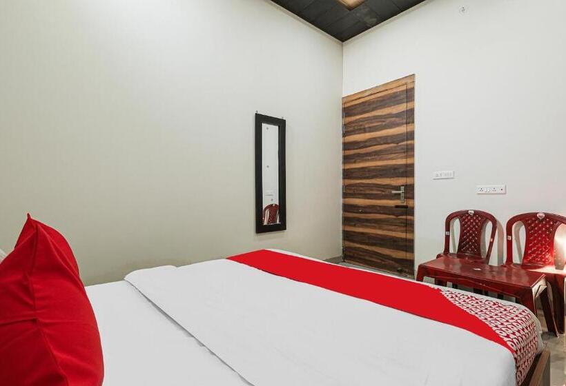 ホテル Oyo Flagship 86725 Chauhan