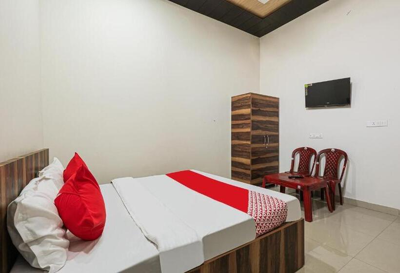 ホテル Oyo Flagship 86725 Chauhan