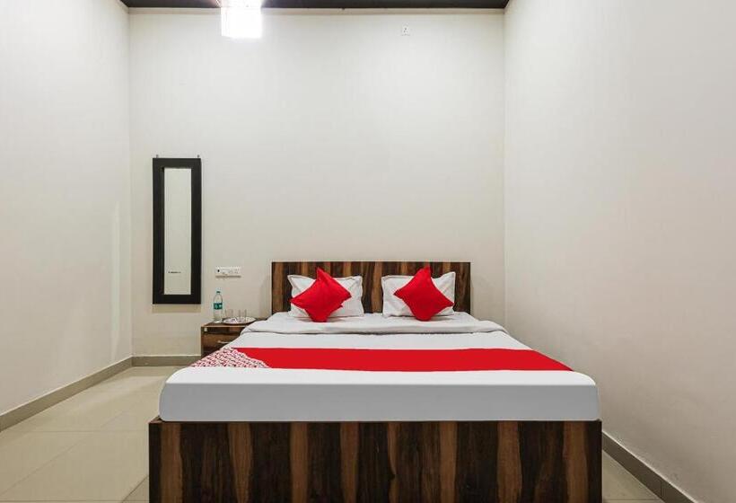 ホテル Oyo Flagship 86725 Chauhan