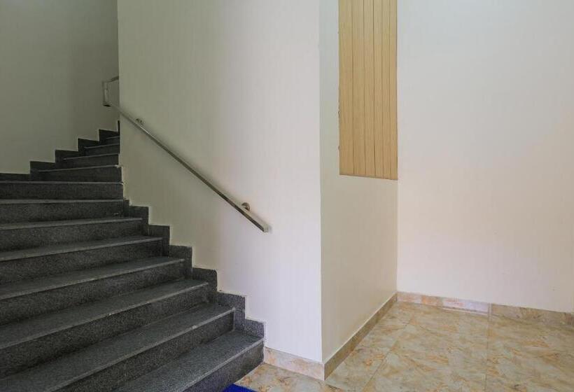 ホテル Oyo Flagship 86725 Chauhan