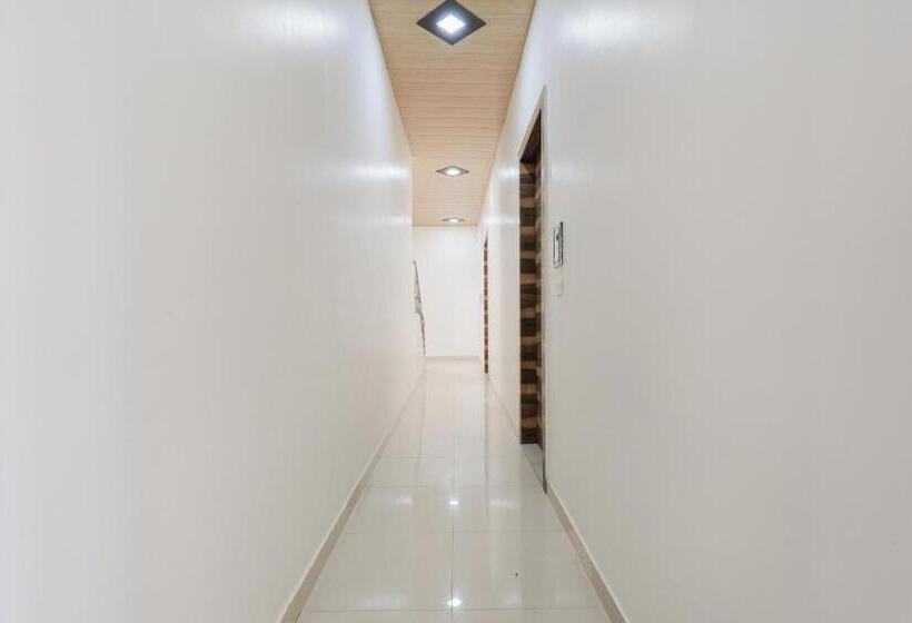 ホテル Oyo Flagship 86725 Chauhan