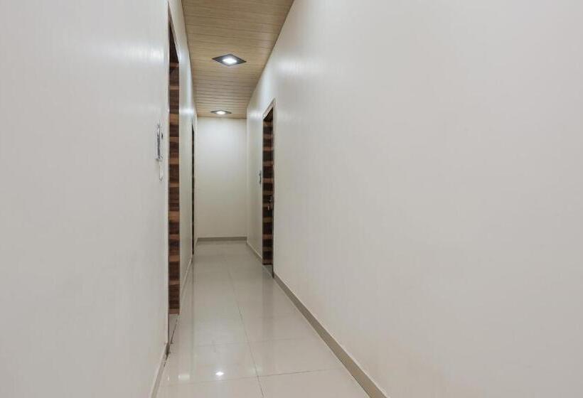 ホテル Oyo Flagship 86725 Chauhan