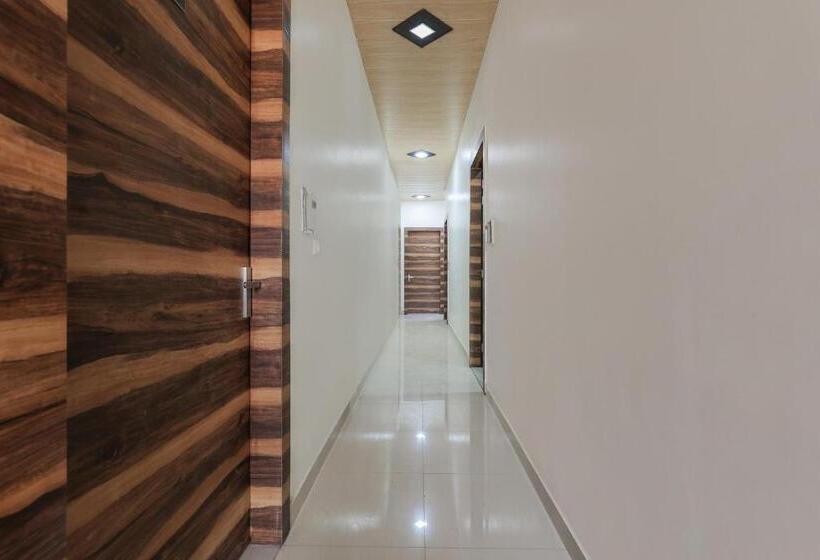 ホテル Oyo Flagship 86725 Chauhan