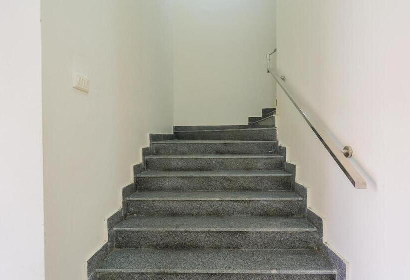 ホテル Oyo Flagship 86725 Chauhan