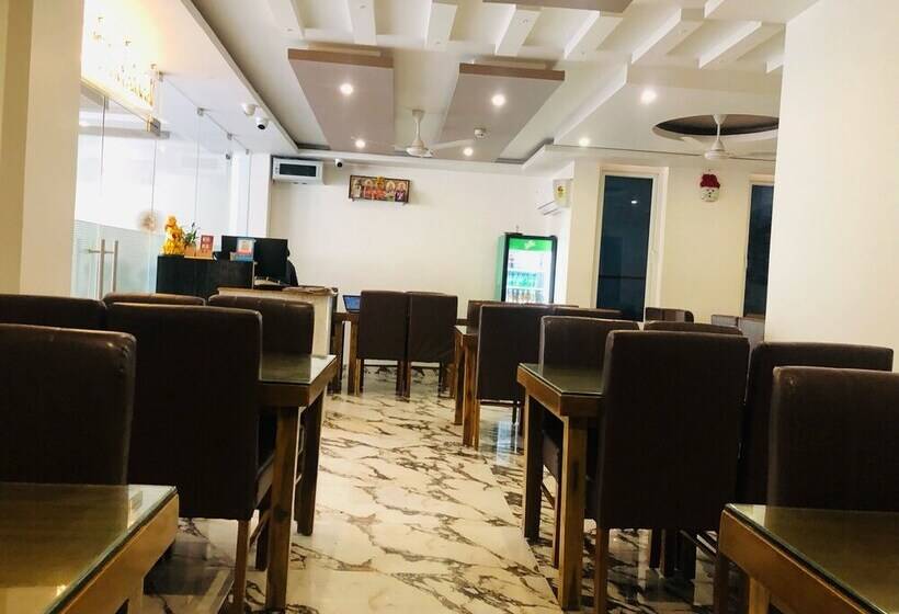 호텔 Treebo Premium Raffis  Andalusia Bay Way