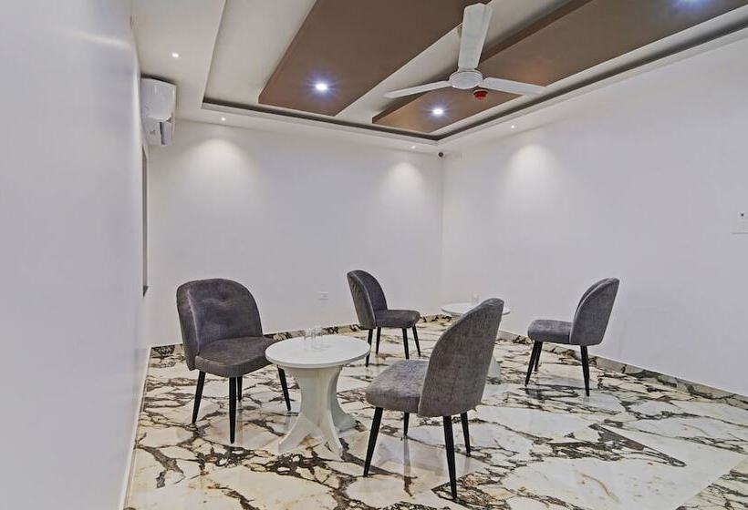 호텔 Treebo Premium Raffis  Andalusia Bay Way