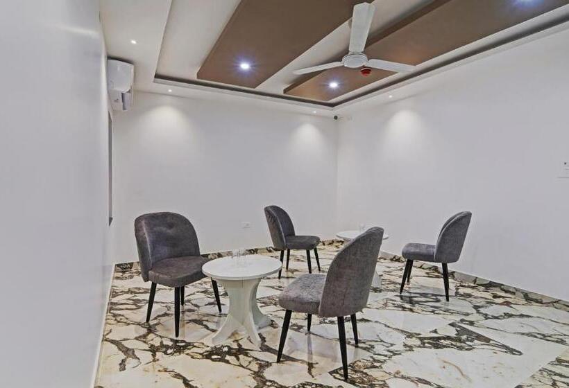 호텔 Treebo Premium Raffis  Andalusia Bay Way