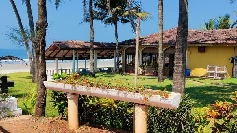 בית מלון כפרי Xavier S Beach Resort