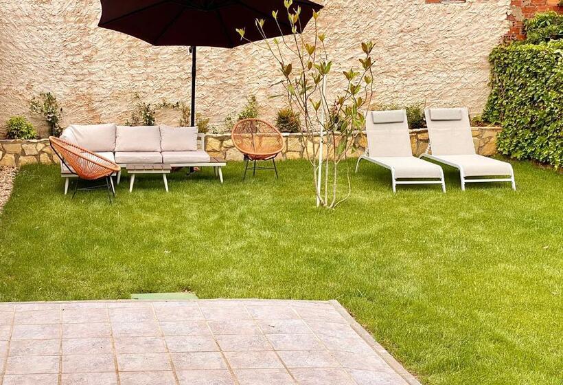 Housing León Casa Con Jardín