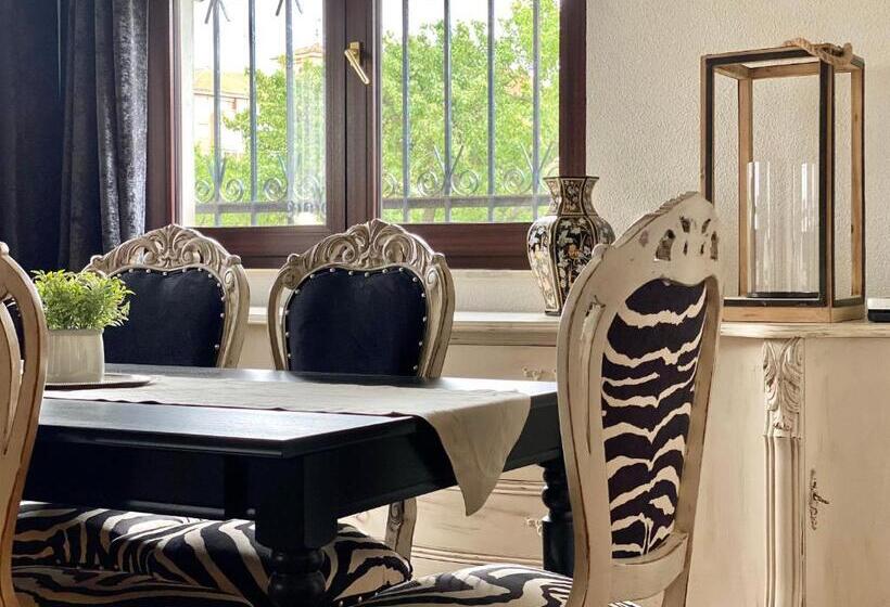 Housing León Casa Con Jardín