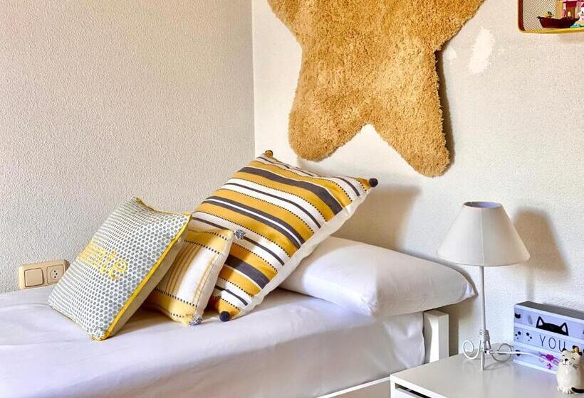 Housing León Casa Con Jardín