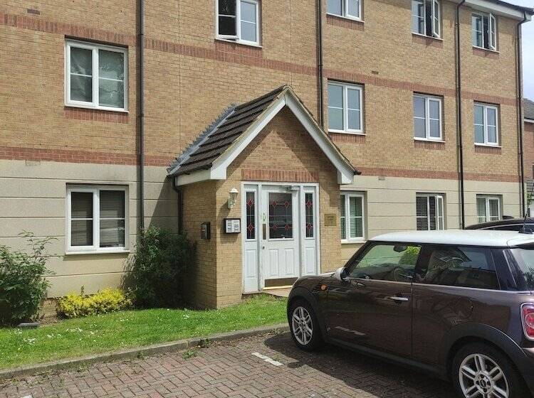 Immaculate 1 Bed Apartment In Borehamwood