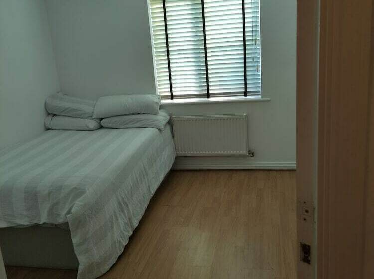 Immaculate 1 Bed Apartment In Borehamwood