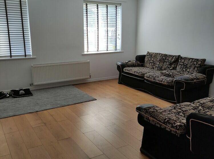 Immaculate 1 Bed Apartment In Borehamwood