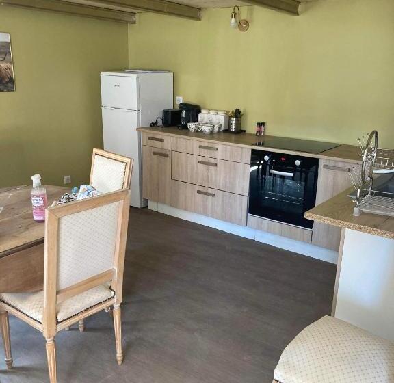 Le Carrosse, La Diligence, Centre Saint Jean De Losne Tarif 2pers 1 Chambre, Tarif 4 Pers 2 Chambres