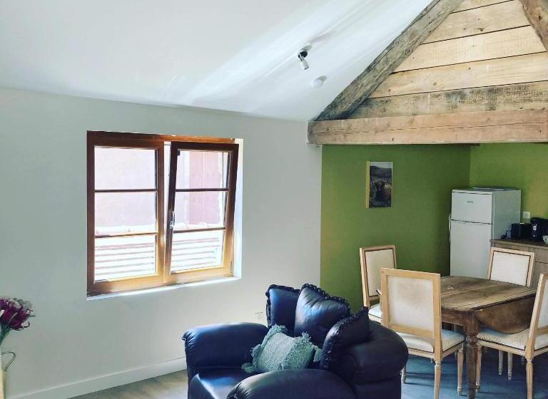 Le Carrosse, La Diligence, Centre Saint Jean De Losne Tarif 2pers 1 Chambre, Tarif 4 Pers 2 Chambres