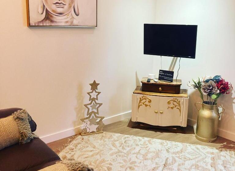 Le Carrosse, La Diligence, Centre Saint Jean De Losne Tarif 2pers 1 Chambre, Tarif 4 Pers 2 Chambres