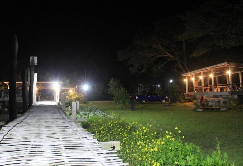 ペンション เฮือนกว่าง