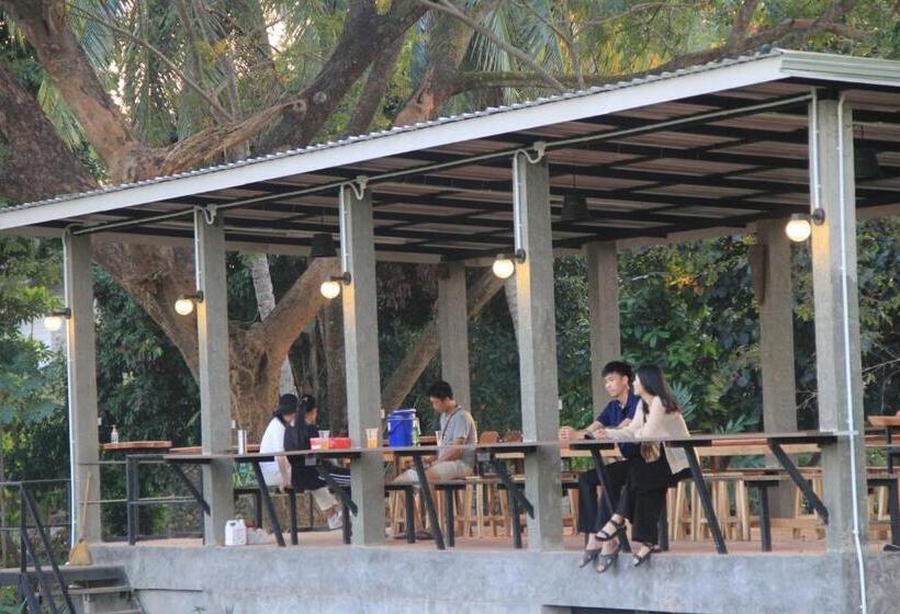 ペンション เฮือนกว่าง