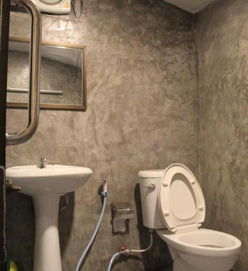 ペンション เฮือนกว่าง