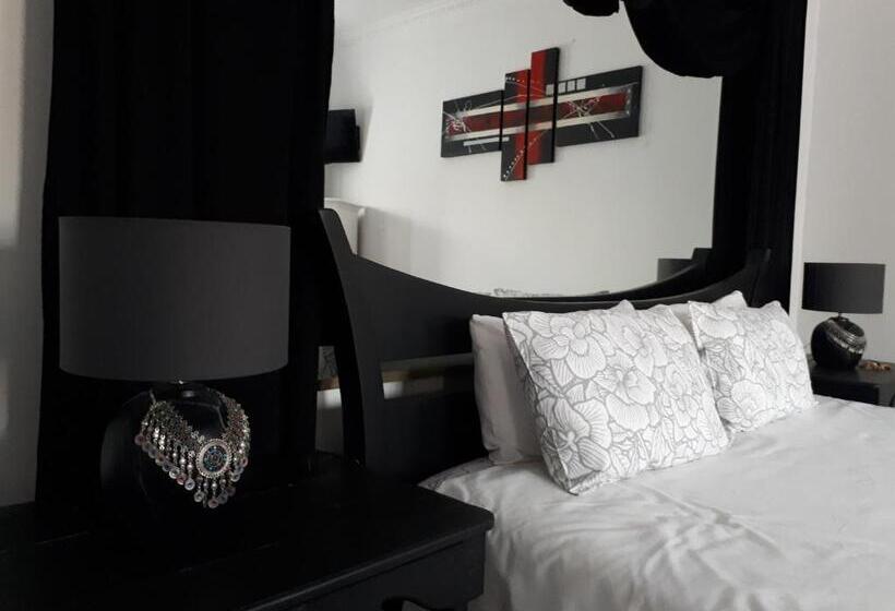 Пансион 13th Avenue Guesthouse Benoni