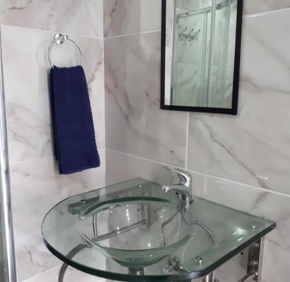 Пансион 13th Avenue Guesthouse Benoni