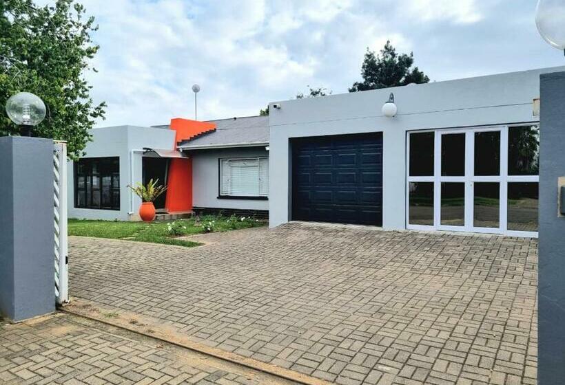 פנסיון The Noble Dew Guest House