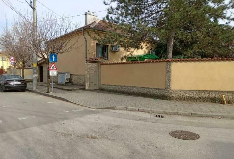 Pension (Hôtel basse catégorie) къща за гости  хт