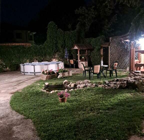 Pension (Hôtel basse catégorie) къща за гости  хт