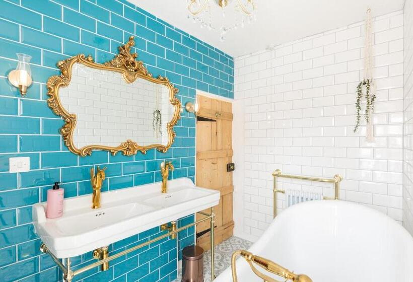 Shakespeare House Town Centre Free Parking