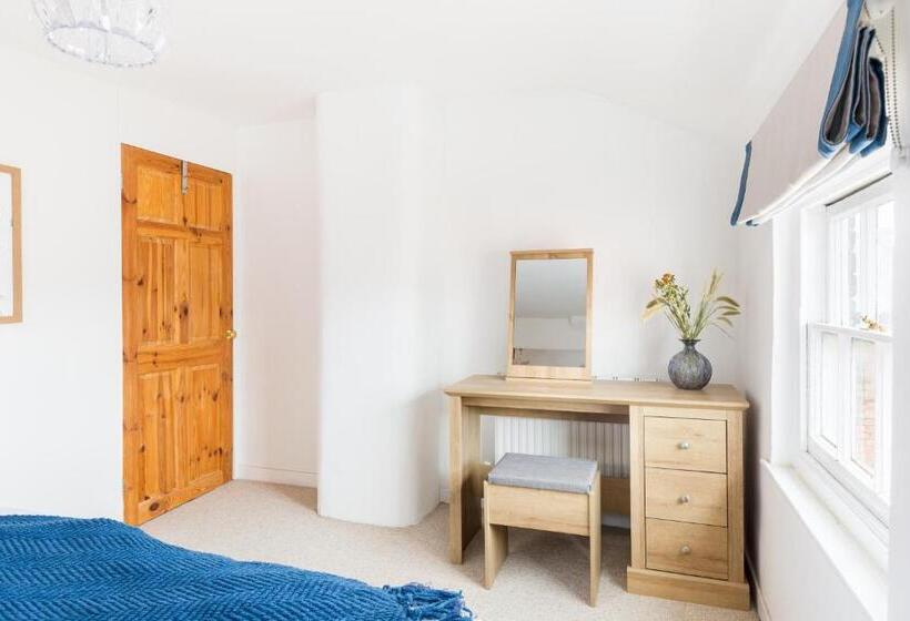 Shakespeare House Town Centre Free Parking