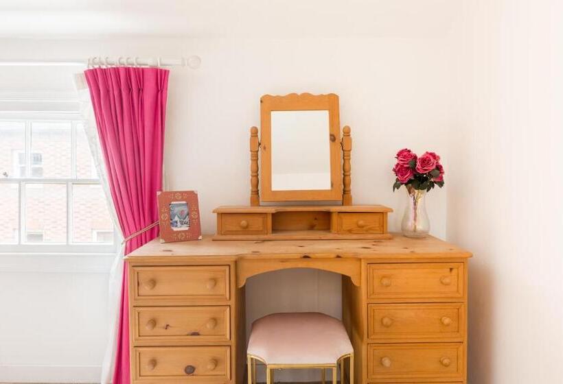 Shakespeare House Town Centre Free Parking