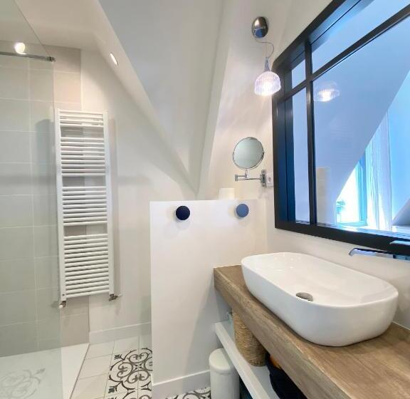 Superbe Villa Vue Sur Mer, Corniche De La Plage