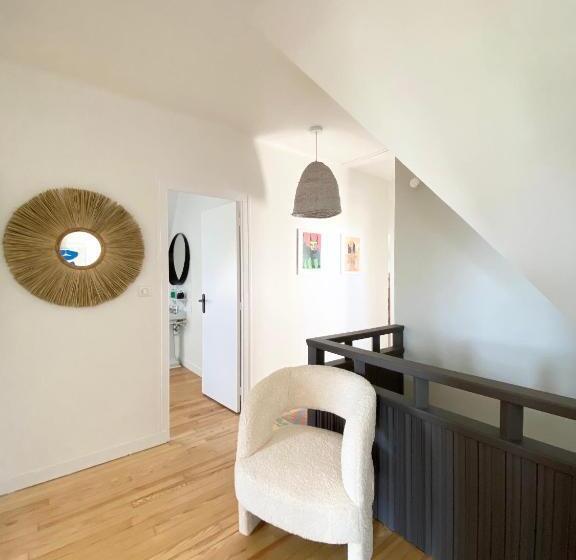 Superbe Villa Vue Sur Mer, Corniche De La Plage