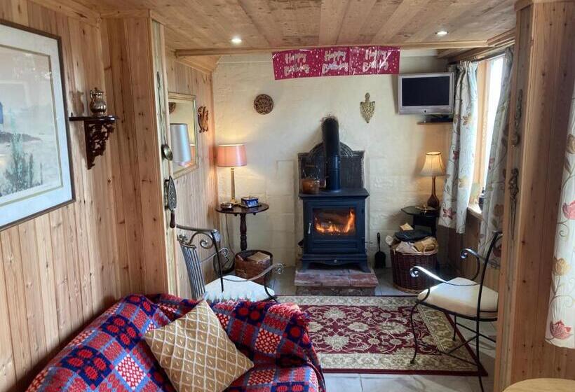 The Gin Palace With Cozy Logburner