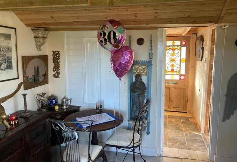 The Gin Palace With Cozy Logburner