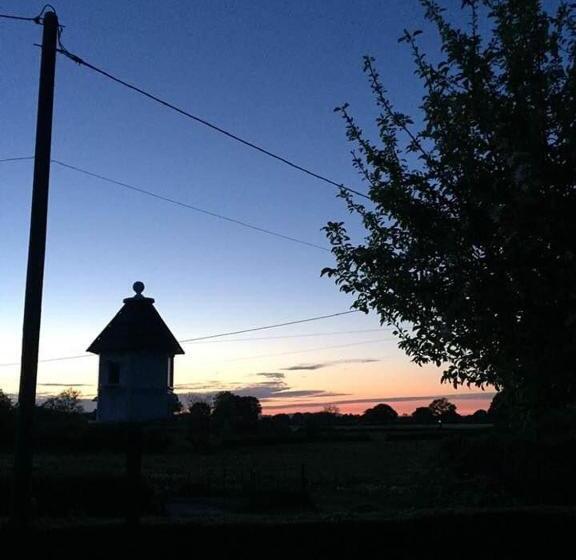 The Gin Palace With Cozy Logburner