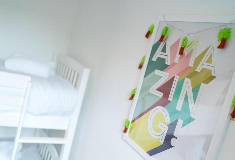 The Palm At The Ferry