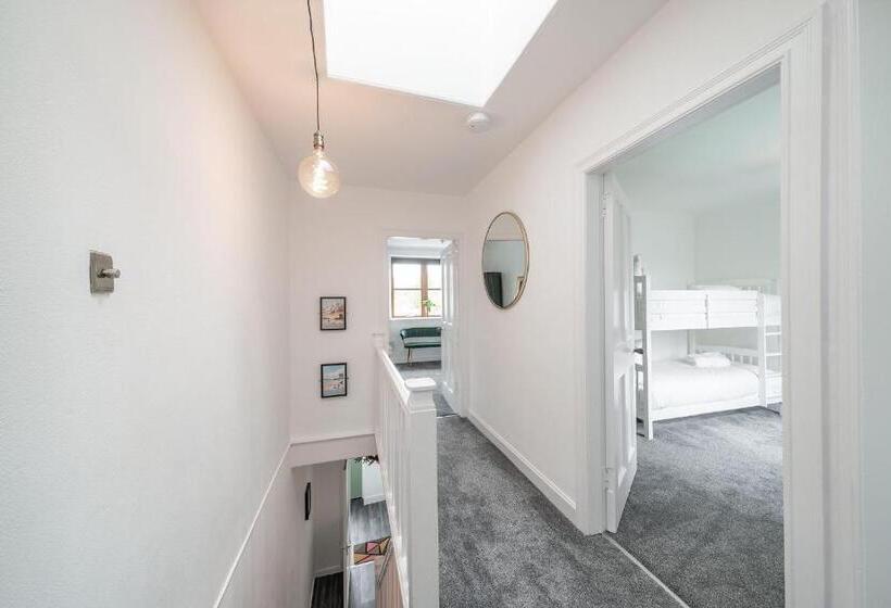 The Palm At The Ferry