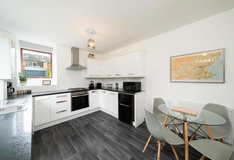 The Palm At The Ferry