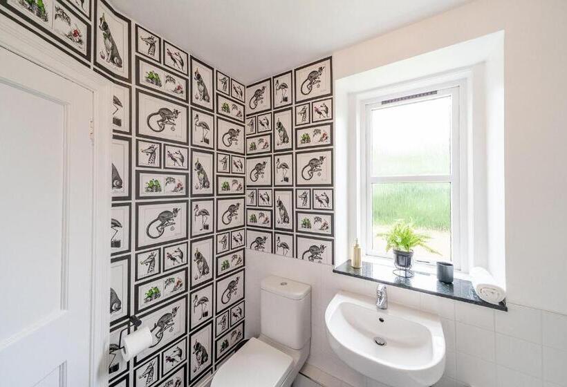 The Palm At The Ferry