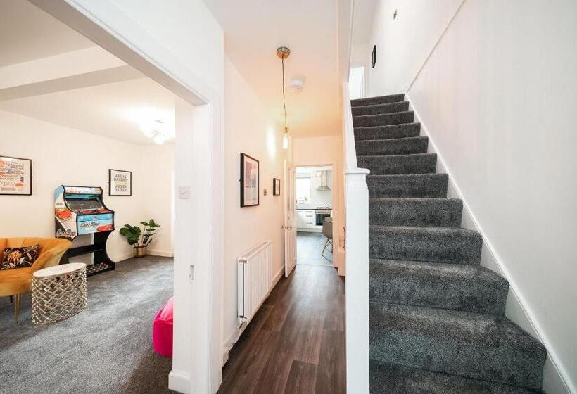 The Palm At The Ferry