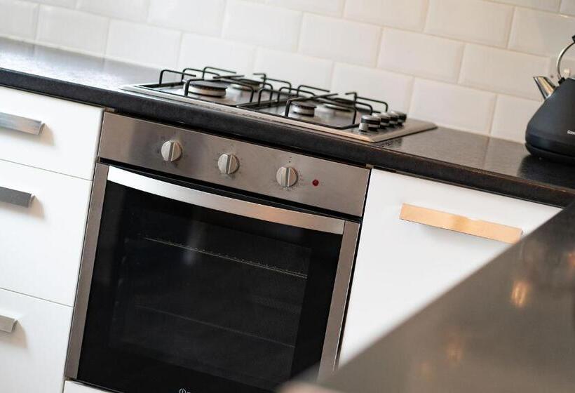 The Palm At The Ferry